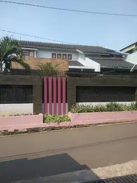 Dijual rumah dengan luas tanah besar di Jurang Mangu Barat