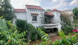 Dijual Murah   Rumah  di Jalan  Kemang Selatan