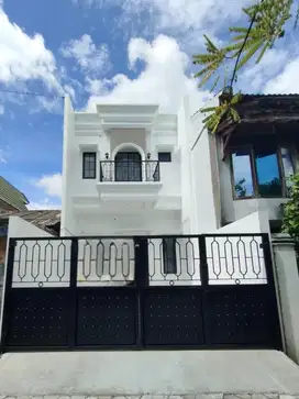 Rumah Baru  American Classic di Ciedug, Lt.80 Lb.108 Rp.1,28 M