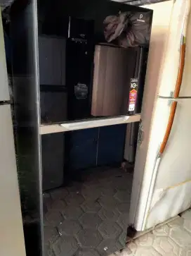 Kulkas polytron besar normal