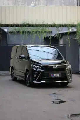 Toyota VOXY 2.0 AT 2021 Black (Very Good Condition)