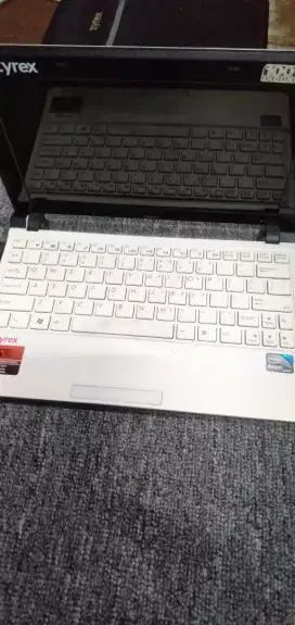 Notebook merek Zyrex