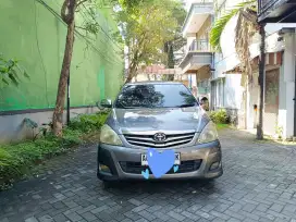 KIJANG INNOVA 2.5 V MT (2010)