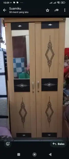 LEMARI BAJU BEKAS