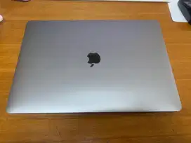 MacBook Pro 2018 15 i7 Bekas Mulus