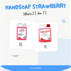 Handsoap Strawberry Soft & Gentle Sabun Cuci Tangan Lembut di Tangan 1