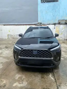 Corolla cross Hybrid 1.800cc , nik 2021, batre kondisi normal.