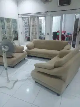 Layanan jasa cuci sofa, kasur, karpet, poles lantai, dan vinyl