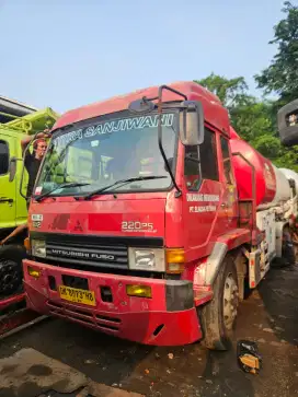 Mitsubishi fuso 220 ps tronton 6x2 long tahun 2015 tangki 16 ribu