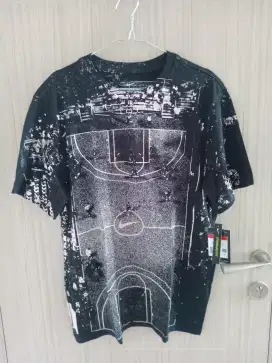 NIKE TEE BASKETBALL COURT SIZE L BNWT