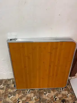 Meja untuk jualan