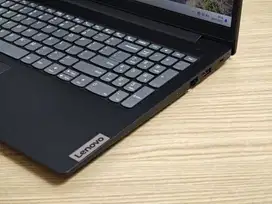 Lenovo V15 Slim Gen 2 Core I5-1135G7 Layar FullHD Cocok Desain Grafis