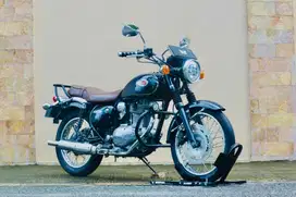 Kawasaki w250 warna hitam mesin croum istimewa classic350 meteor350