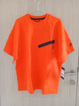Nike sportswear NSW Tech Fleece Short Sleeve Orange BNWT