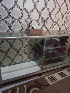 Etalase kaca masih bagus siap pakai