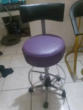 Kursi salon untuk anak ada dua unit