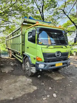 Hino FM260JW ( 6x4 ), tronton bak
