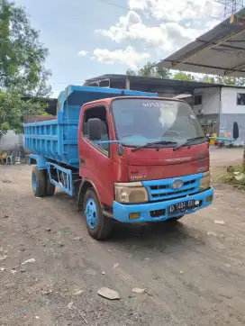 DI JUAL DUMP TRUK TOYOTA DYNA 110 ET TURBO INTERCOOLER TAHUN 2010