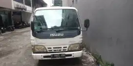 Isuzu elf tahun 2012