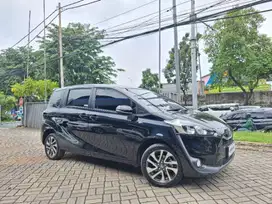 Low KM Toyota Sienta 1.5 V Bensin-AT 2021 SRR