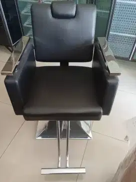 Kursi barber atau salon