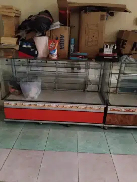 Etalase jualan ada 3 pcs
