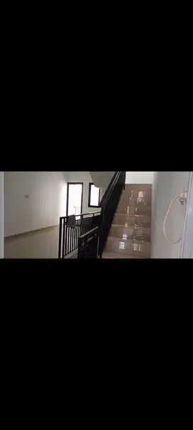 Ruko Strategis 3 lantai jalan ramai, dekat Taman Kopo Indah
