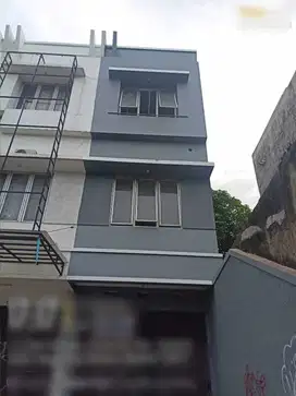 Disewakan Ruko Strategis 3 lantai di pinggir jalan raya Ciputat