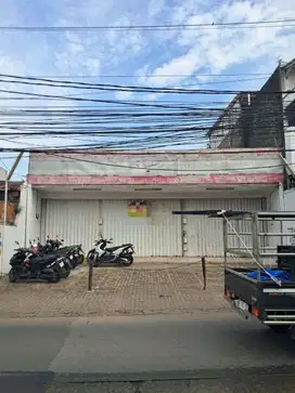 Ruko gandeng ex Alfamart siap pakai, strategis. Jalan Ratna Bekasi