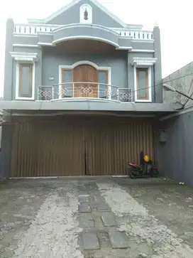 Disewakan RUKO MURAH Luas 318 Duren Sawit PARKIR LUAS Ex Minimarket