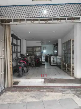 Disewakan/dijual Ruko Strategis di Gajah mada raya