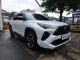 Low KM Toyota Yaris Cross 1.5 S GR HV TSS Two Tone Hybrid-AT 2023 HKS