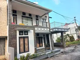 MURAH Rumah Villa Cantik Plus Perabot Jalan Kaki ke Wisata BNS Batu