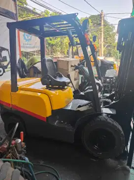 Forklift TCM 2,5 Ton,Manual,Threelift 4,3 Meter,Isuzu C240,Tahun 2014