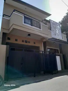Rumah mewah bonus 5 unit kos. Ceger, Jakarta Timur.selangkah erminal