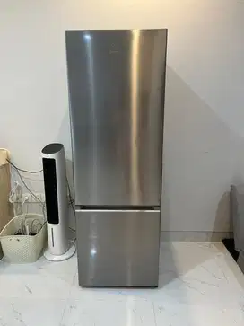 Kulkas Electrolux 335 L