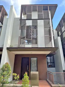 Rumah 3 lantai siap huni di Whelford, Greenwich BSD City