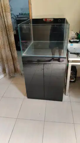 Aquarium air laut beserta kabinet dan sump filter
