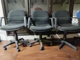Kursi kantor bekas merk Fantoni & Rakuda