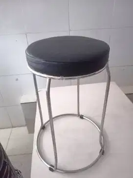 Kursi kaki bersi dan alas busa