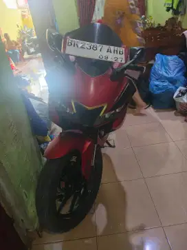 Dijual motor R15 d jamin sehat