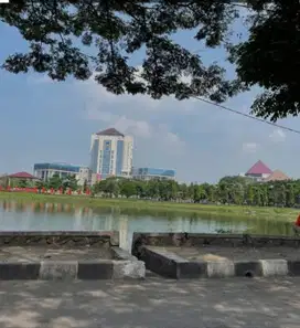 Strategis . tanah di Raya Babatan danau Unesa