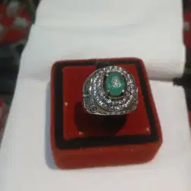Natural emerald (jamrud)