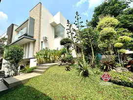 Kemang Timur, Rumah Mewah Modern Upgraded Semi Furnish di Townhouse