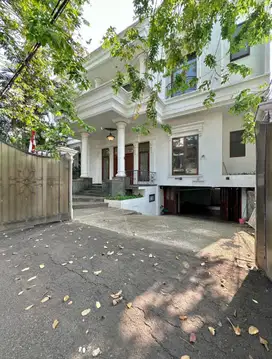 Rumah Mewah 3 Lantai di Wijaya Karta Kuningan Barat Jakarta Selatan