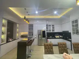 RUMAH MEWAH JELAMBAR BANGUNAN MINIMALIS 3.5 LANTAI SEMI FURNISH