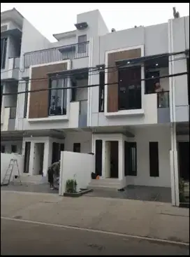 Rumah mewah 2/3 lantai dekat mall ITC cempaka mas jakarta pusat