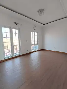 Rumah Minimalis Bagus Siap Huni ada kolam renang