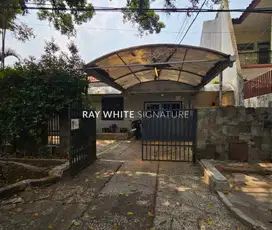 Dijual Rumah Lama Area Tenang di Jl. Lamandau Kebayoran Baru