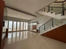 RUMAH 2 LANTAI ONYX ALAM SUTERA TANAH LUAS
